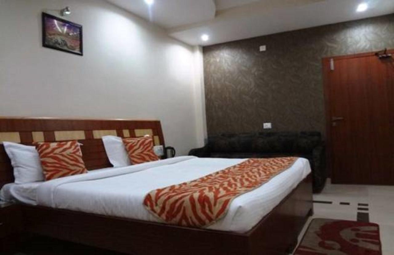 Hotel Vinayak Palace Bilāspur Exterior foto