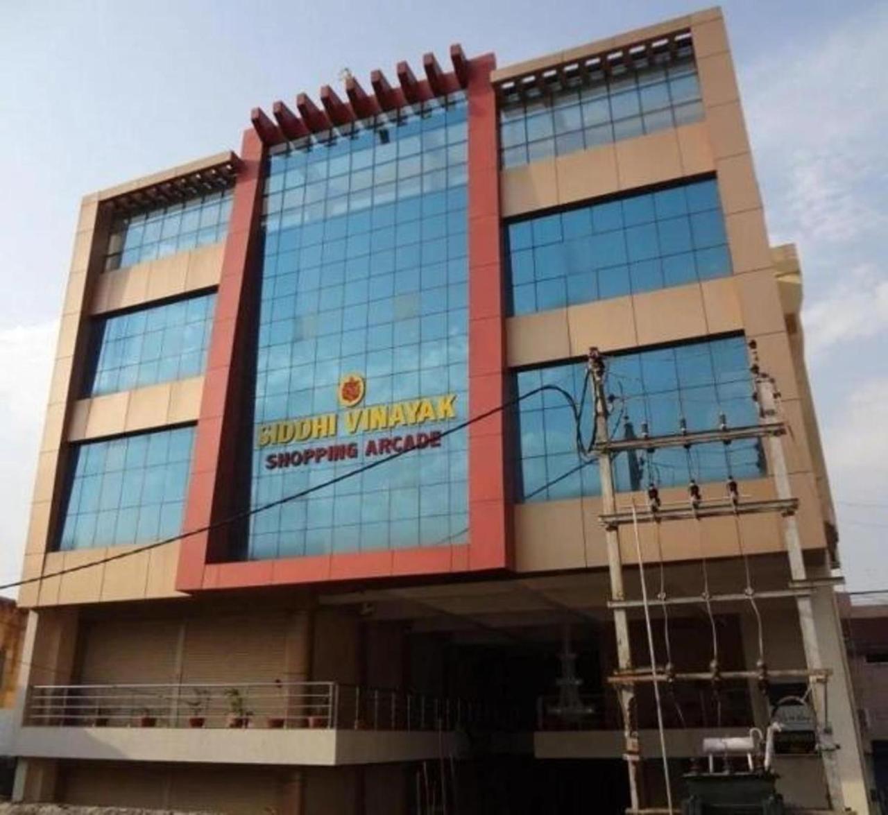 Hotel Vinayak Palace Bilāspur Exterior foto